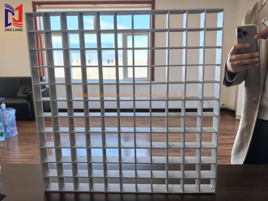Grille อลูมิเนียมผสมปรับแต่งสําหรับโครงการตกแต่ง